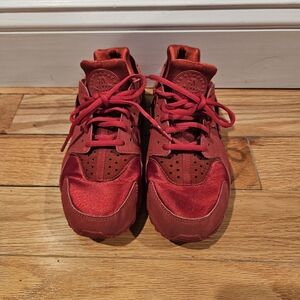 Red Huarache's size 7.5 in women's
